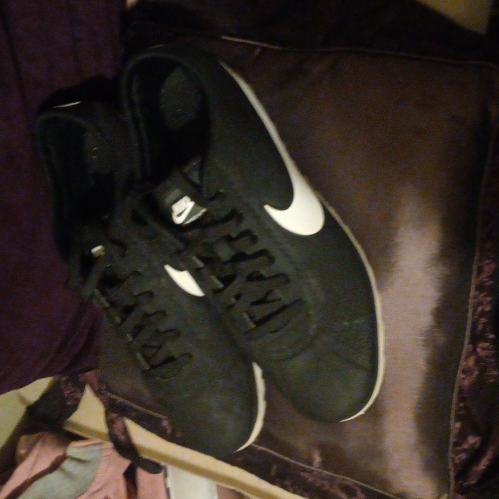 Blk N Wht Nike